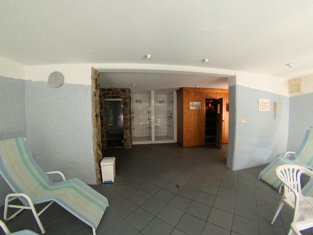 Hotel Montana Arzl im Pitztal Bagian luar foto